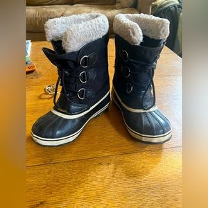 Boys Sorel Weatherproof Snow Boots size 2
